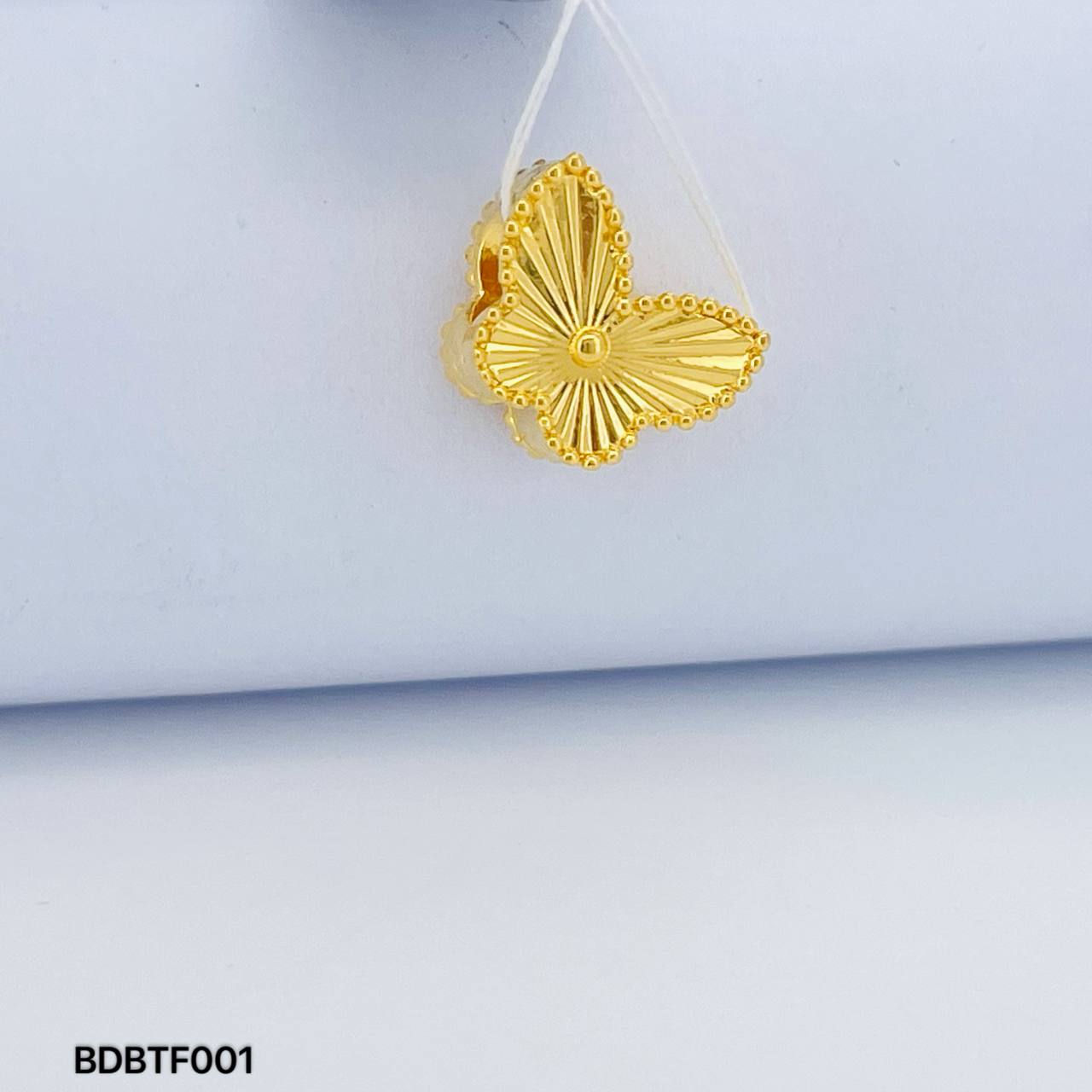 BEAD BUTTERFLY 硬金蝴蝶隔离珠吊坠