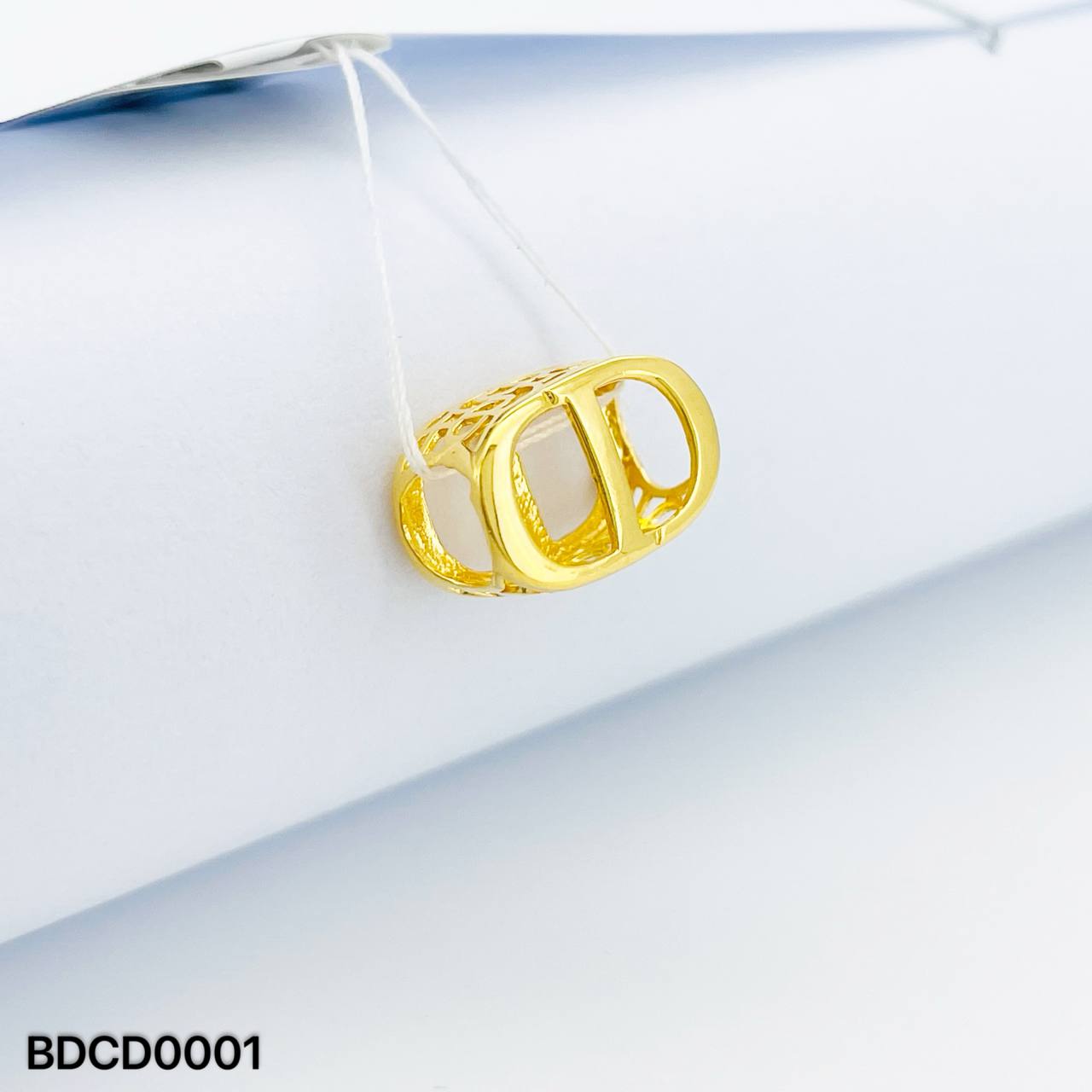 BEAD DIOR 迪奥隔离珠吊坠