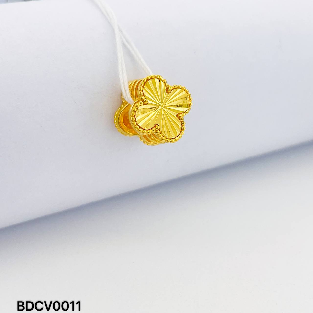BEAD CLOVER 四叶草隔离珠吊坠