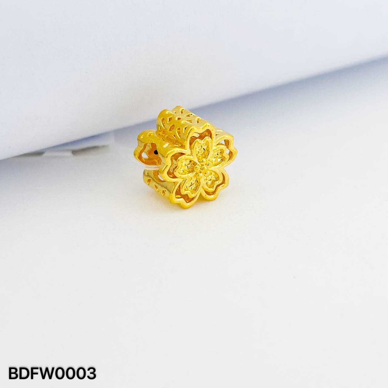 BEAD FLOWER 硬金花朵隔离珠吊坠