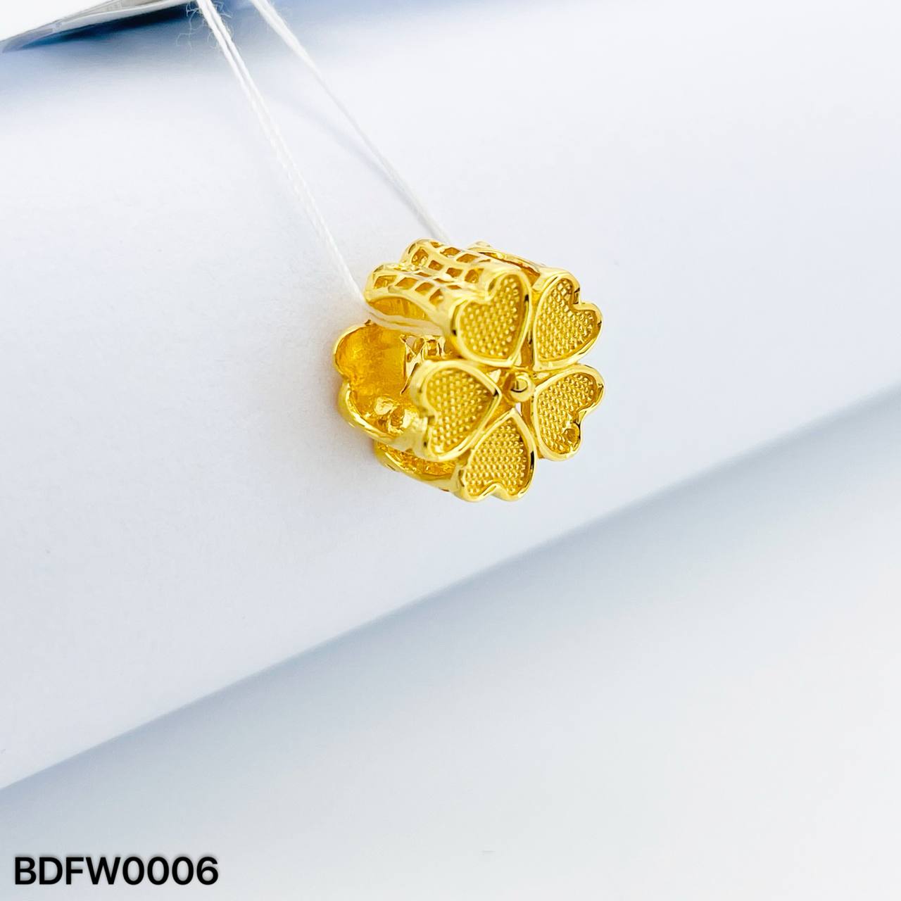 BEAD FLOWER 爱心花朵隔离珠吊坠