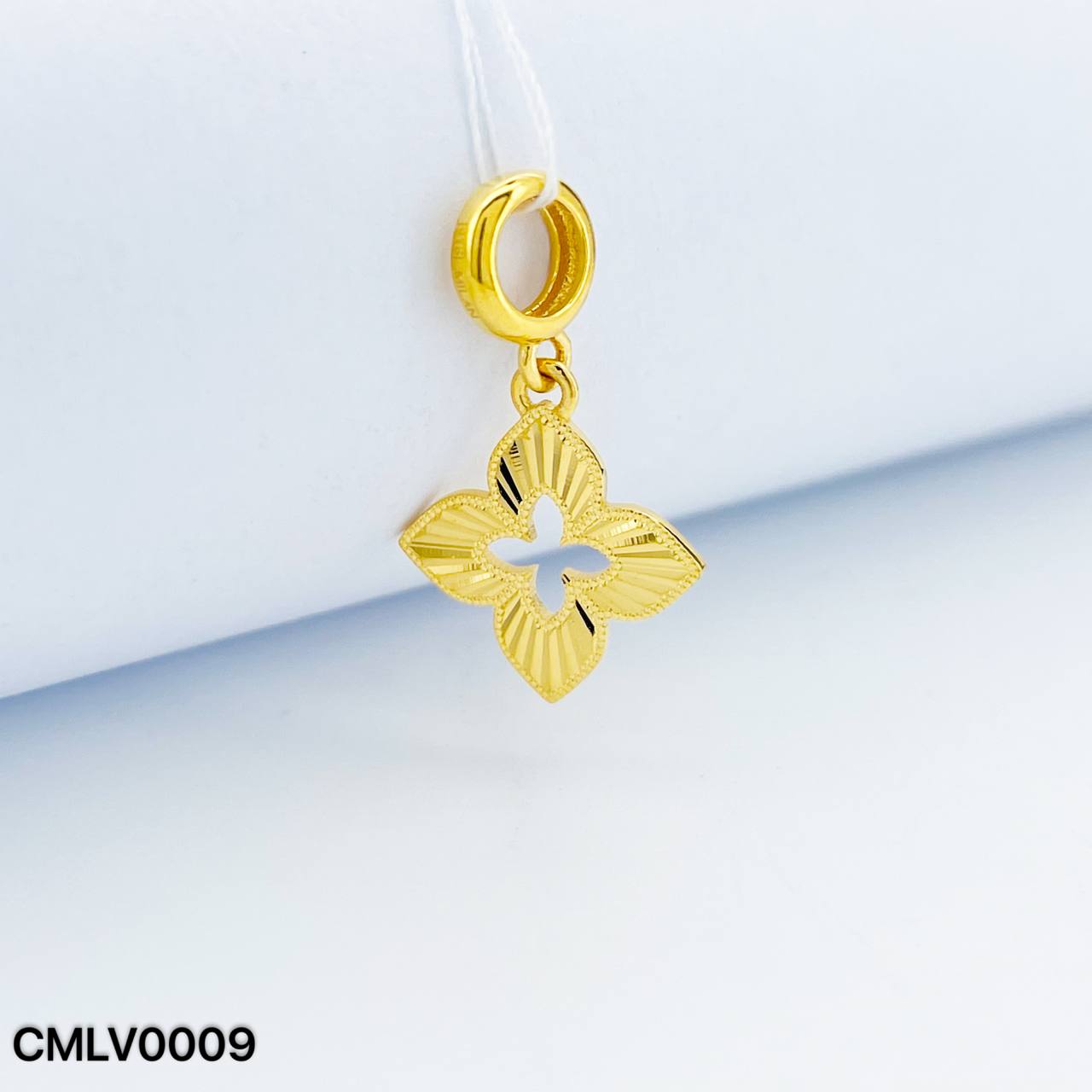 CHARM LV LV花吊坠