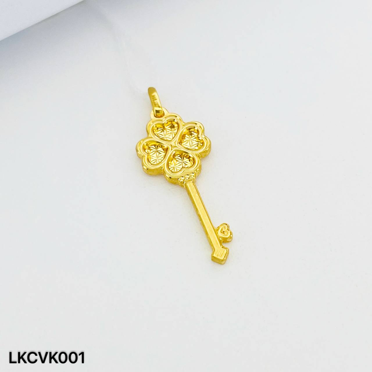 LOKET CLOVER KUNCI 四叶草钥匙吊坠