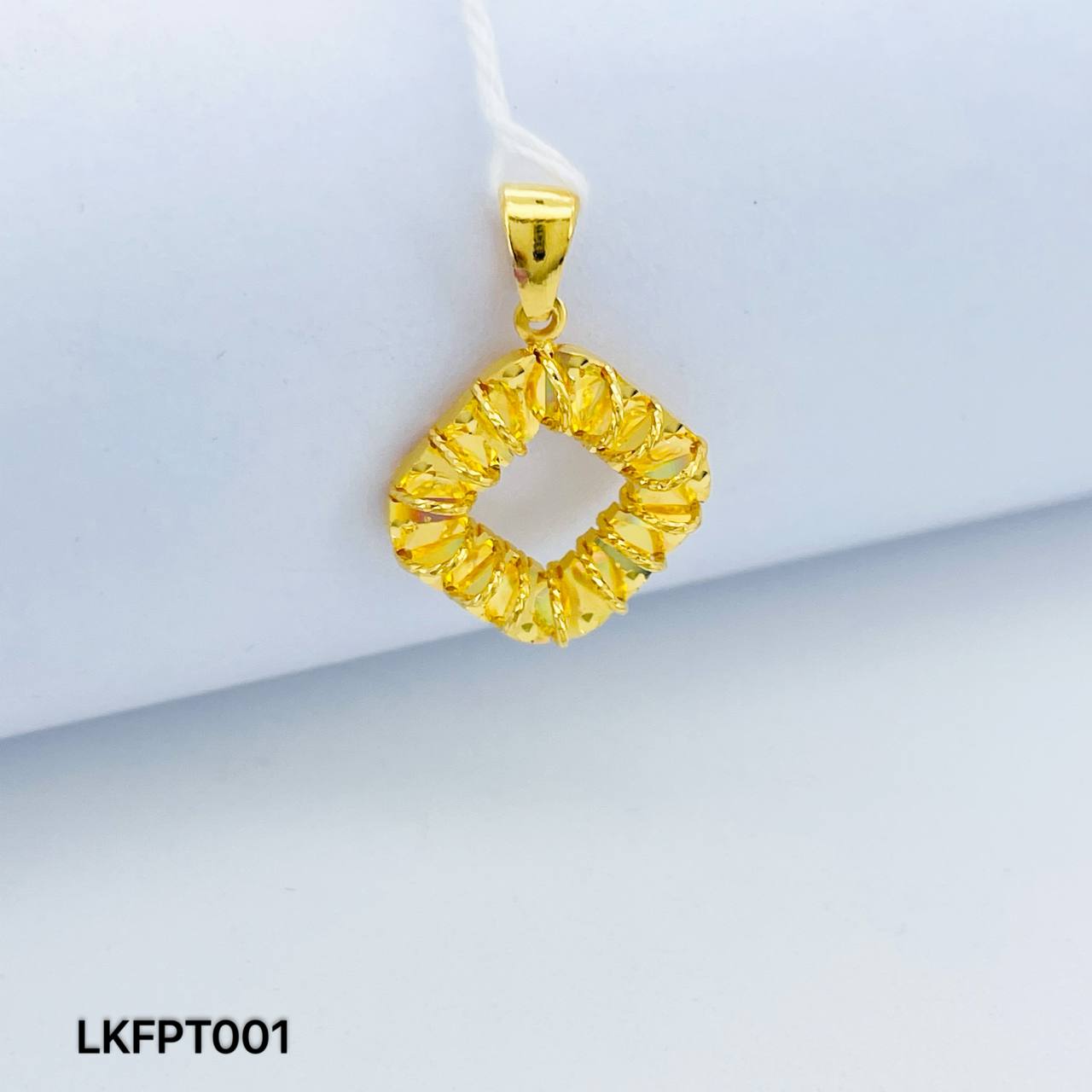 LOKET FESYEN PETAK 足金方形吊坠